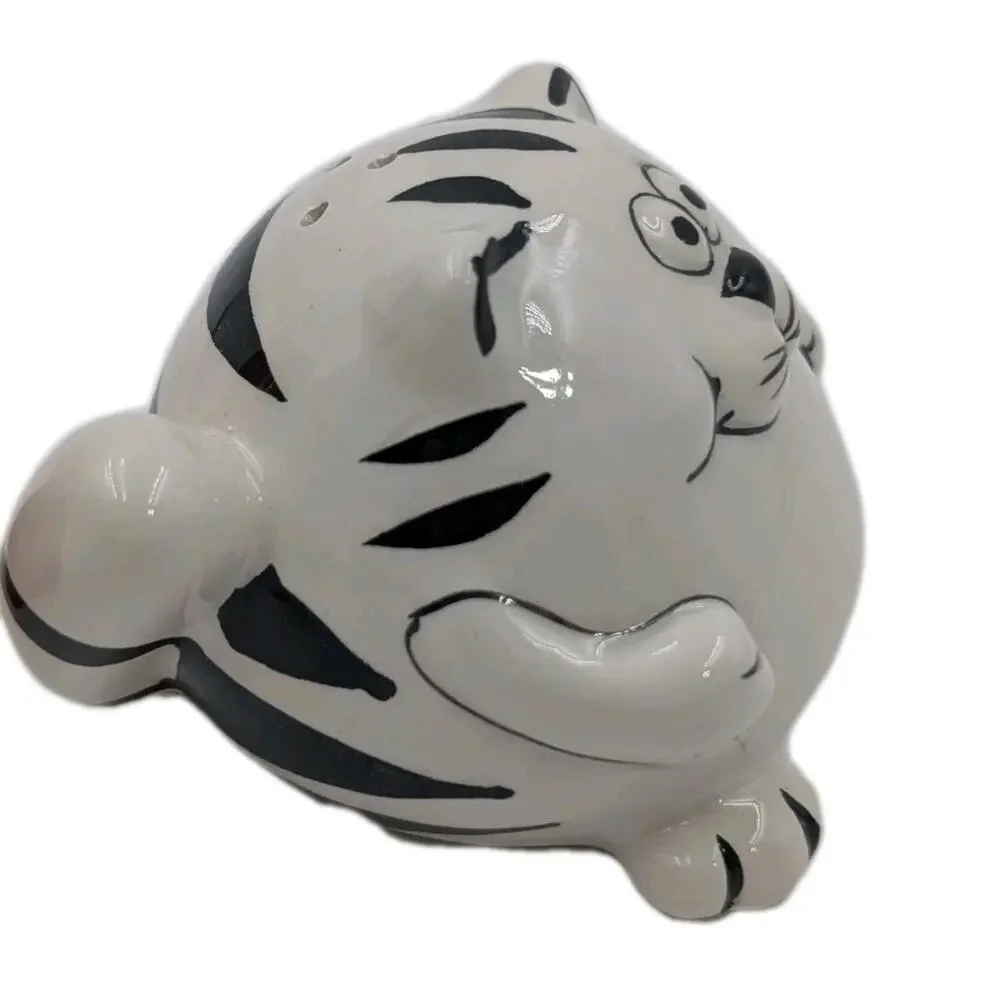 Pier 1 Imports Ceramic Cat Tiger Salt & Pepper Shakers Set Striped Cartoon Cute